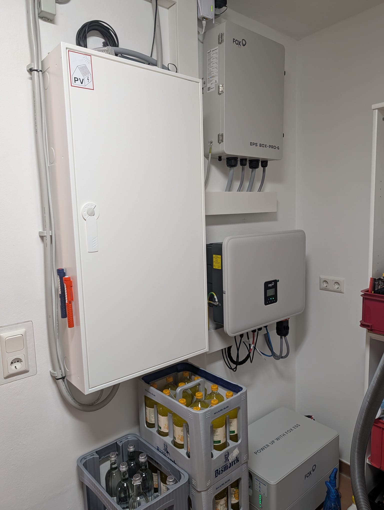 Zählerschrank mit FoxESS-Wechselrichter und Batteriespeicher